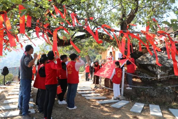 铁柳镇举办“重走长征路 匠心铸初心”主题党日活动插图1