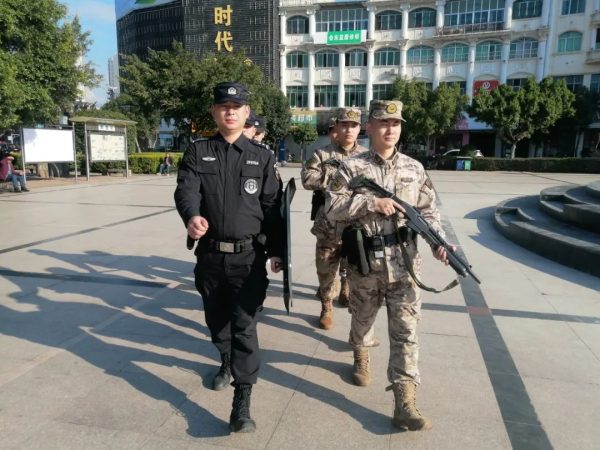 会东县公安局特巡警大队联合武警中队加强“彝族年”治安防控插图1