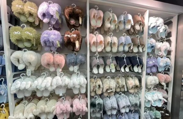 冬季保暖用品热销，市民纷纷购买防寒衣物和取暖家电插图1