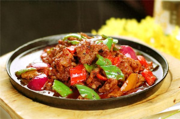 “铁板火锅肉片”、“凉拌菠菜泥”和“卤水乳鸽”的做法-会东网