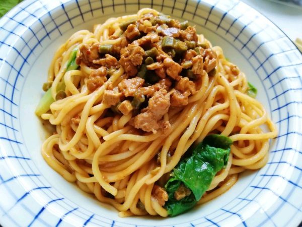 豆角炒肉拌面的做法?木瓜肉片炒毛豆的做法?插图2 豆角炒肉拌面的做法?木瓜肉片炒毛豆的做法?插图2