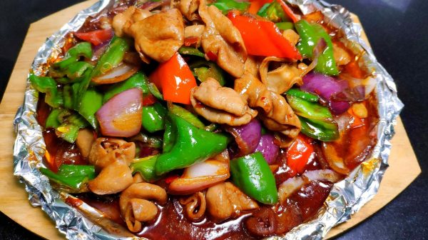 “铁板火锅肉片”、“凉拌菠菜泥”和“卤水乳鸽”的做法插图1 “铁板火锅肉片”、“凉拌菠菜泥”和“卤水乳鸽”的做法插图1