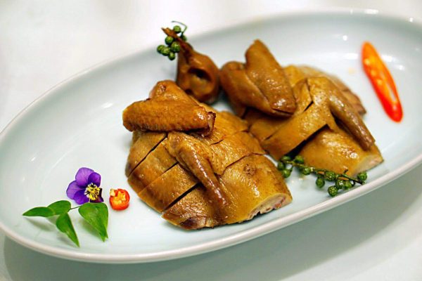 “铁板火锅肉片”、“凉拌菠菜泥”和“卤水乳鸽”的做法插图9 “铁板火锅肉片”、“凉拌菠菜泥”和“卤水乳鸽”的做法插图9