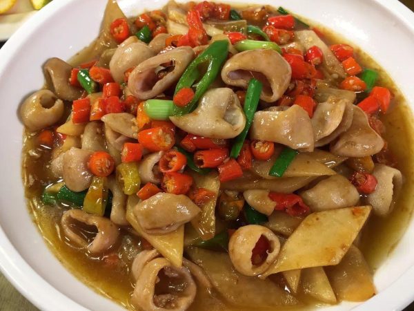 简单美味的家常菜:酸菜炒面肠和擂辣椒炒香干插图3 简单美味的家常菜:酸菜炒面肠和擂辣椒炒香干插图3