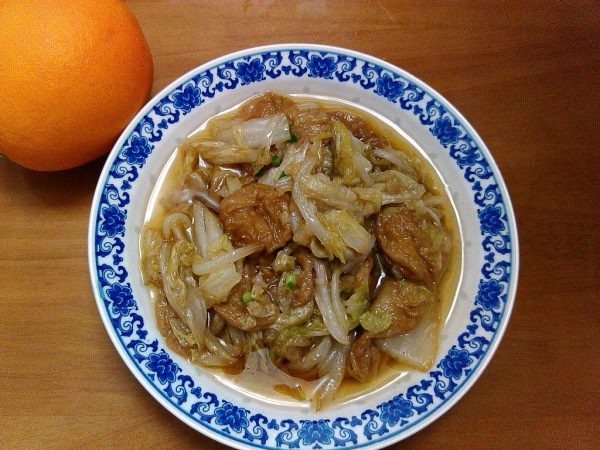 简单美味的家常菜:酸菜炒面肠和擂辣椒炒香干插图2 简单美味的家常菜:酸菜炒面肠和擂辣椒炒香干插图2