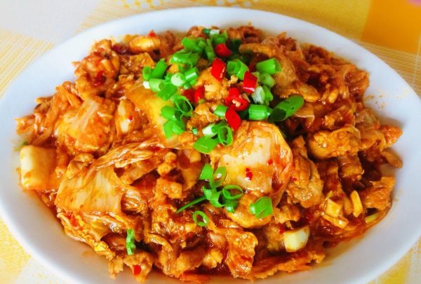 会东网美食专栏|辣炒白菜鸡丁和酸菜鸡丝豆角面,香而不腻插图1 会东网美食专栏|辣炒白菜鸡丁和酸菜鸡丝豆角面,香而不腻插图1