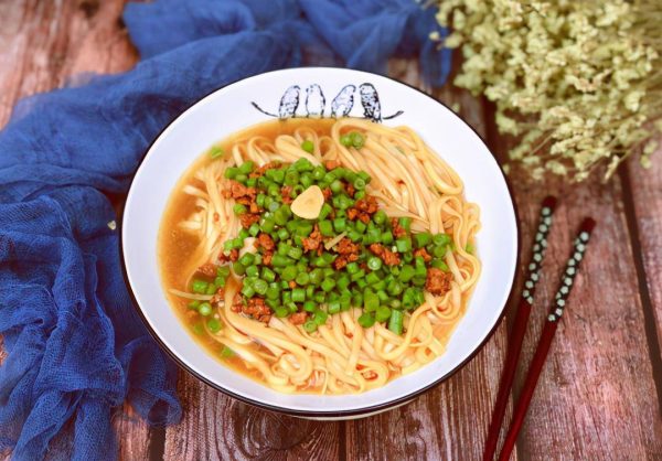 会东网美食专栏|辣炒白菜鸡丁和酸菜鸡丝豆角面,香而不腻插图5 会东网美食专栏|辣炒白菜鸡丁和酸菜鸡丝豆角面,香而不腻插图5