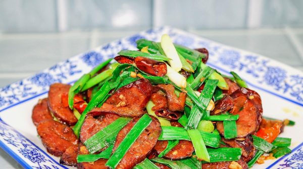 会东网:教你制作芹菜菠萝火腿和香菇凉拌鸡丝插图3 会东网:教你制作芹菜菠萝火腿和香菇凉拌鸡丝插图3