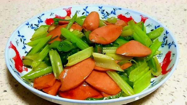 会东网:教你制作芹菜菠萝火腿和香菇凉拌鸡丝插图1 会东网:教你制作芹菜菠萝火腿和香菇凉拌鸡丝插图1