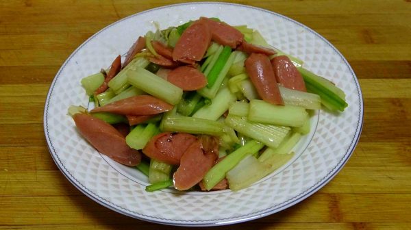 会东网:教你制作芹菜菠萝火腿和香菇凉拌鸡丝插图2 会东网:教你制作芹菜菠萝火腿和香菇凉拌鸡丝插图2