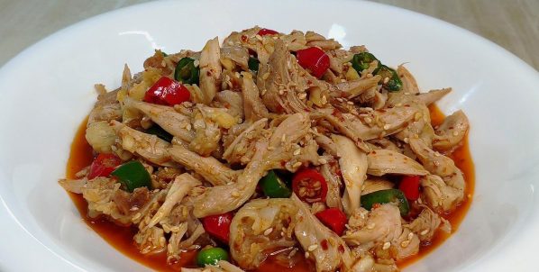 会东网:教你制作芹菜菠萝火腿和香菇凉拌鸡丝插图5 会东网:教你制作芹菜菠萝火腿和香菇凉拌鸡丝插图5