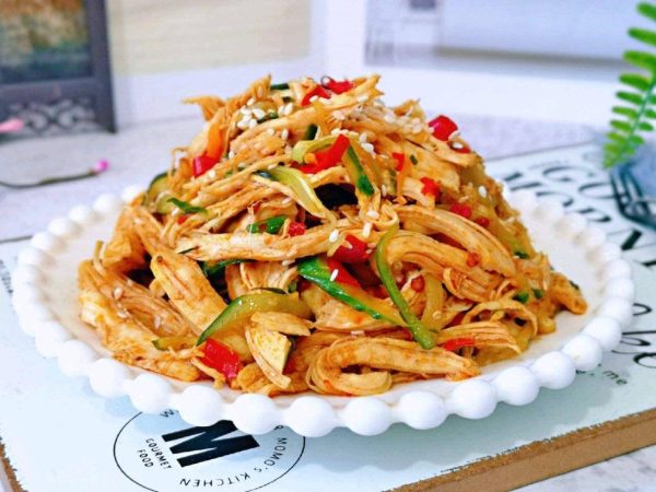 会东网:教你制作芹菜菠萝火腿和香菇凉拌鸡丝插图6 会东网:教你制作芹菜菠萝火腿和香菇凉拌鸡丝插图6