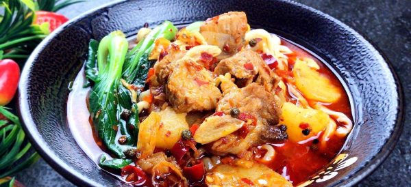 会东网美食专栏|番茄排骨面和花菜油豆腐炒鸡丁插图2 会东网美食专栏|番茄排骨面和花菜油豆腐炒鸡丁插图2