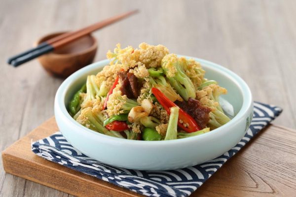 会东网美食专栏|番茄排骨面和花菜油豆腐炒鸡丁插图7 会东网美食专栏|番茄排骨面和花菜油豆腐炒鸡丁插图7