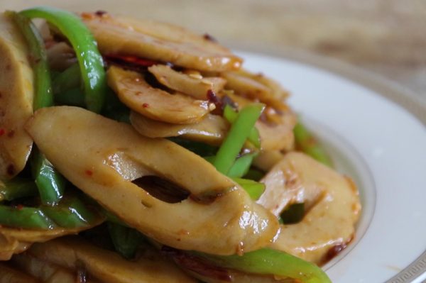 会东网:山药炒素肠、竹笋炒腊肉、萝卜炒肉、香焖鱼腩的做法插图1 会东网:山药炒素肠、竹笋炒腊肉、萝卜炒肉、香焖鱼腩的做法插图1