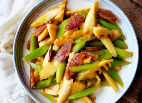 会东网:山药炒素肠、竹笋炒腊肉、萝卜炒肉、香焖鱼腩的做法插图4 会东网:山药炒素肠、竹笋炒腊肉、萝卜炒肉、香焖鱼腩的做法插图4