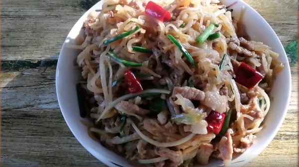 会东网:山药炒素肠、竹笋炒腊肉、萝卜炒肉、香焖鱼腩的做法插图6 会东网:山药炒素肠、竹笋炒腊肉、萝卜炒肉、香焖鱼腩的做法插图6