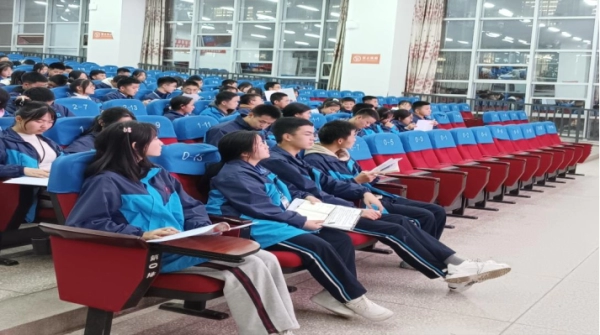 和文中学‘心’光闪闪，育’见你我”为主题的心理委员培训活动。插图2