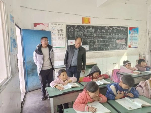 会东县教体局主要负责人到老君滩乡中心校插图1 会东县教体局主要负责人到老君滩乡中心校插图1