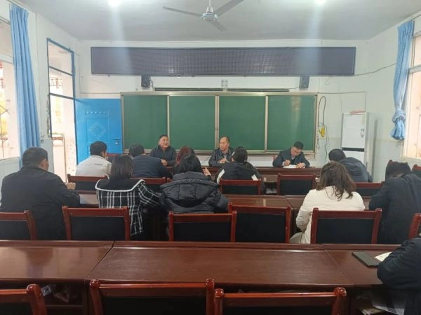 会东县教体局主要负责人到老君滩乡中心校插图2 会东县教体局主要负责人到老君滩乡中心校插图2