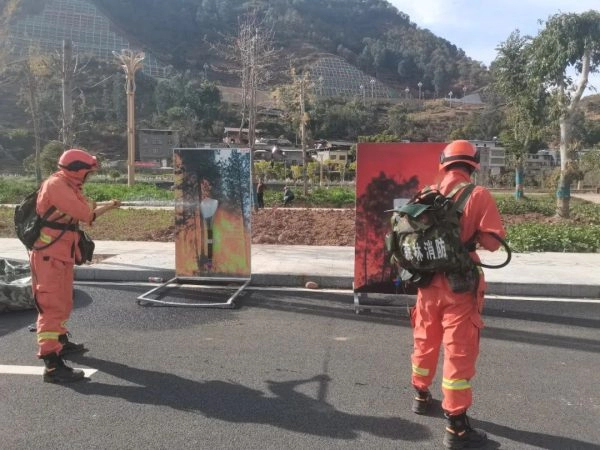 会东县综合应急救援大队草原防火演练插图3 会东县综合应急救援大队草原防火演练插图3