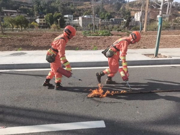 会东县综合应急救援大队草原防火演练插图2 会东县综合应急救援大队草原防火演练插图2