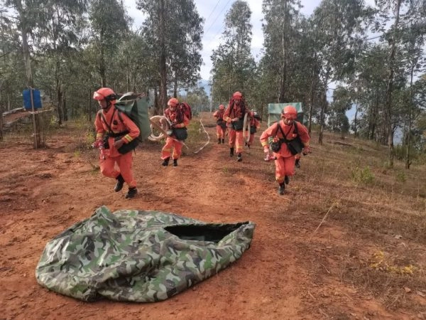 会东县综合应急救援大队草原防火演练-会东网