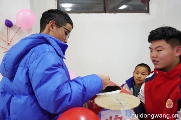 会东南山实验学校初中部首届英语文化节迎新晚会插图2 会东南山实验学校初中部首届英语文化节迎新晚会插图2