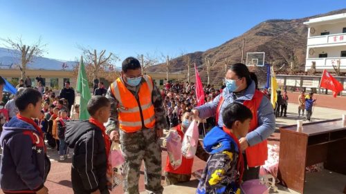 乌东德开展暖冬行动 (乌东德镇近状介绍)?插图1 乌东德开展暖冬行动 (乌东德镇近状介绍)?插图1