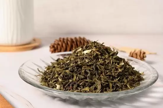 茶叶渣可以倒在花盆里吗 茶叶渣可以倒在花盆里吗