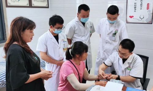 会东县中医医院：“外引内培”强医技群众健康有依靠插图