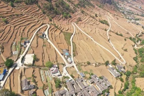 会东县文箐村“逆袭”记:阳天万坚持种树终获丰收,带领村民共奔致富路插图1 会东县文箐村“逆袭”记:阳天万坚持种树终获丰收,带领村民共奔致富路插图1