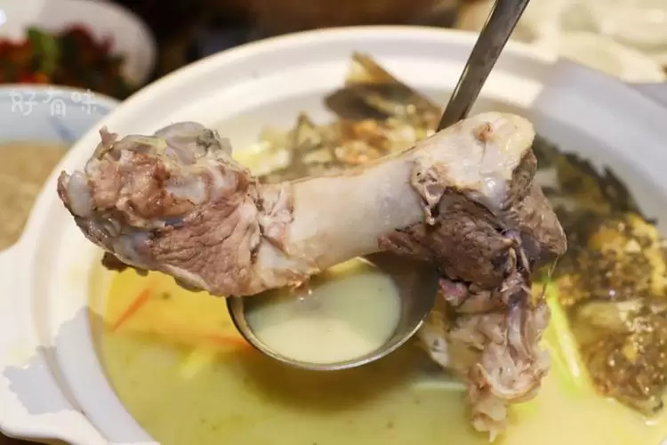 会理夜市的筒子骨煲汤:味蕾的盛宴-会东网