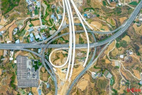 会东网资讯:沿江高速宁攀段关键大桥贯通,向6月底通车目标迈进插图2 会东网资讯:沿江高速宁攀段关键大桥贯通,向6月底通车目标迈进插图2