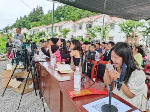 会东县大村村交友联谊火爆:乡村文化生活新风尚引领乡村振兴插图3 会东县大村村交友联谊火爆:乡村文化生活新风尚引领乡村振兴插图3