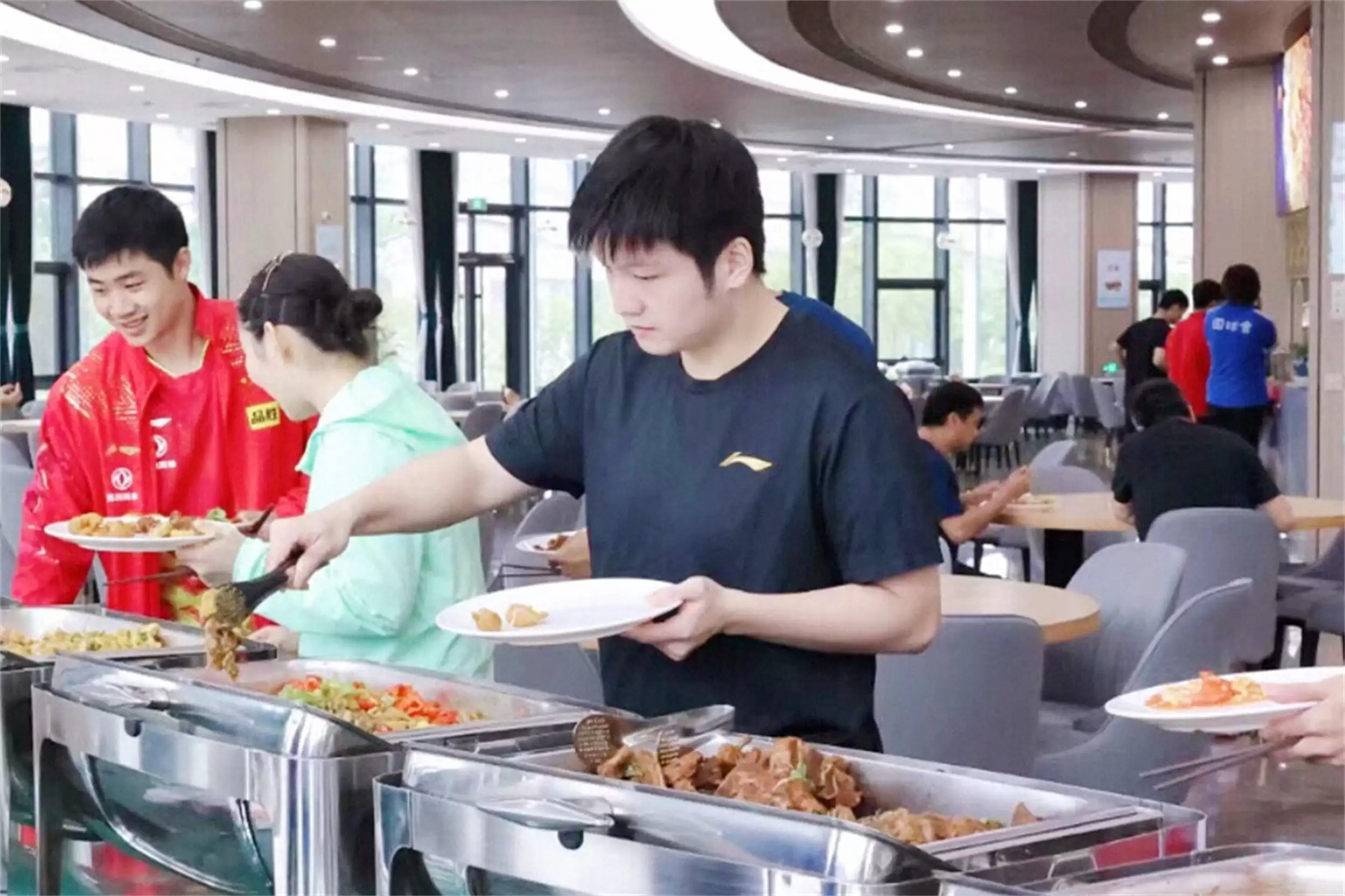 樊振东吃货本色：奥运食堂美食达人插图3
