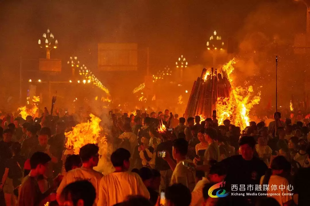 视觉盛宴：2024年凉山彝族火把节精彩画面回顾！插图32