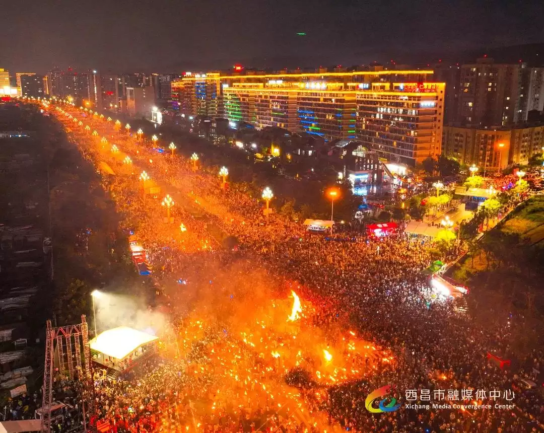 视觉盛宴：2024年凉山彝族火把节精彩画面回顾！插图25