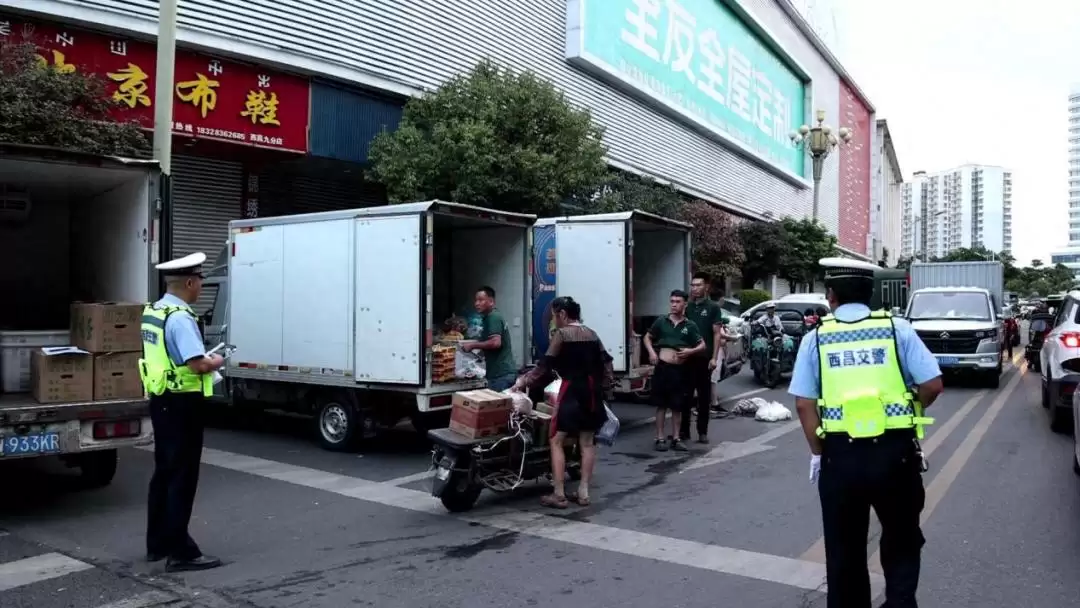 开学季西昌公安交警全力护学,保障师生安全出行!-会东网