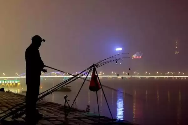 图片[2]-炎热夏季钓鱼时间 (炎热夏季晚上是否适合钓鱼)-会东网