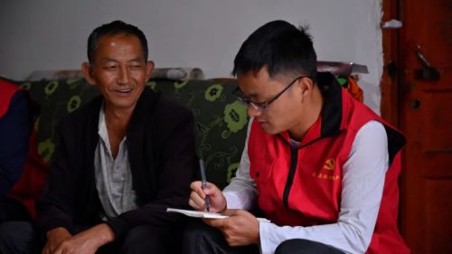 松坪镇酒房村驻村工作队：助力乡村振兴，为群众办实事插图1