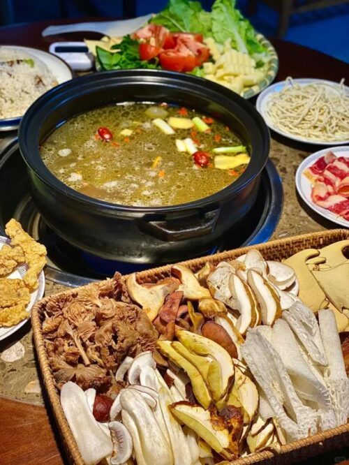 云南美食探秘:十大经典名菜,舌尖上的彩云之南插图3 云南美食探秘:十大经典名菜,舌尖上的彩云之南插图3