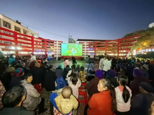 会东:民族电影周展映为彝历新年添彩,推动电影文化传播插图 会东:民族电影周展映为彝历新年添彩,推动电影文化传播插图