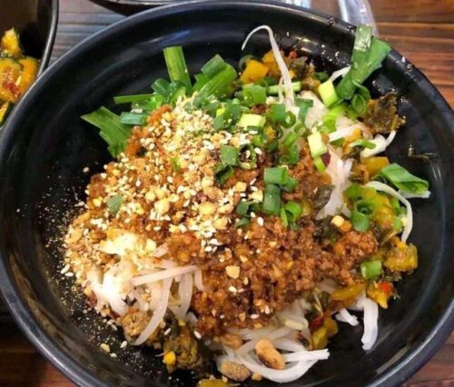 云南美食探索:十大经典小吃,唤醒你的味蕾记忆插图4 云南美食探索:十大经典小吃,唤醒你的味蕾记忆插图4