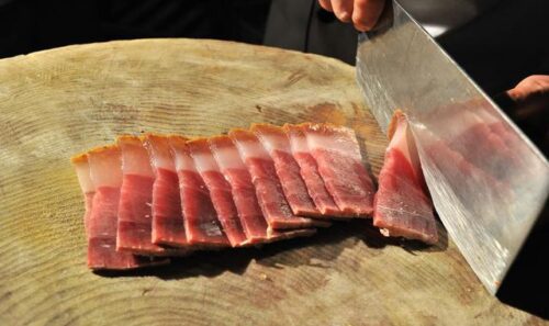 云南美食探索:十大经典小吃,唤醒你的味蕾记忆插图9 云南美食探索:十大经典小吃,唤醒你的味蕾记忆插图9