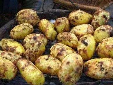 舌尖上的凉山汉堡：四川特色小吃的魅力插图4