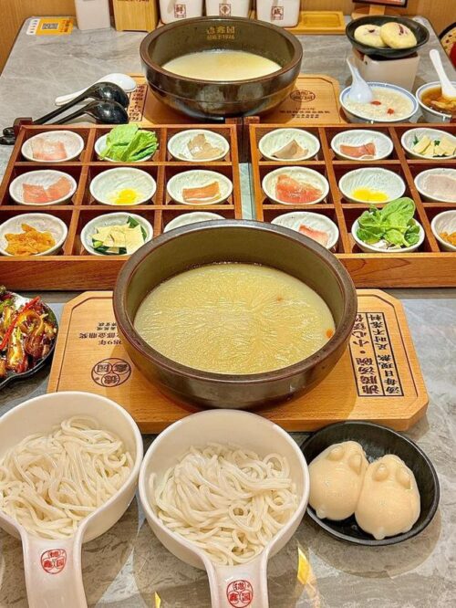 云南美食探秘:十大经典名菜,舌尖上的彩云之南插图1 云南美食探秘:十大经典名菜,舌尖上的彩云之南插图1