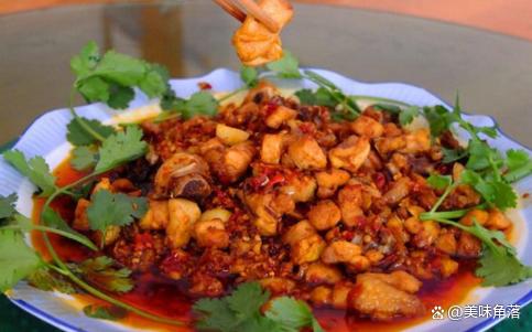 云南美食探索:品味十大地道小吃与特色菜肴插图1 云南美食探索:品味十大地道小吃与特色菜肴插图1