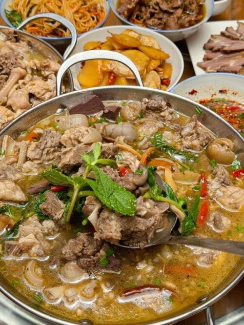 云南美食探秘:十大经典名菜,舌尖上的彩云之南插图6 云南美食探秘:十大经典名菜,舌尖上的彩云之南插图6