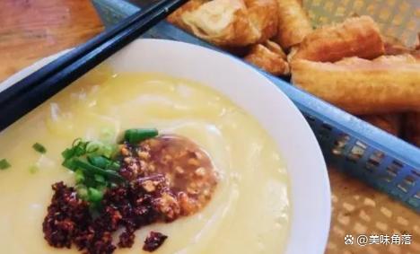 云南美食探索:品味十大地道小吃与特色菜肴插图6 云南美食探索:品味十大地道小吃与特色菜肴插图6